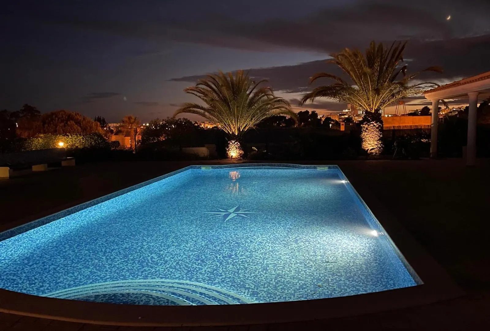 Villa Ben - Private Pool Garden, Sun All Day Albufeira
