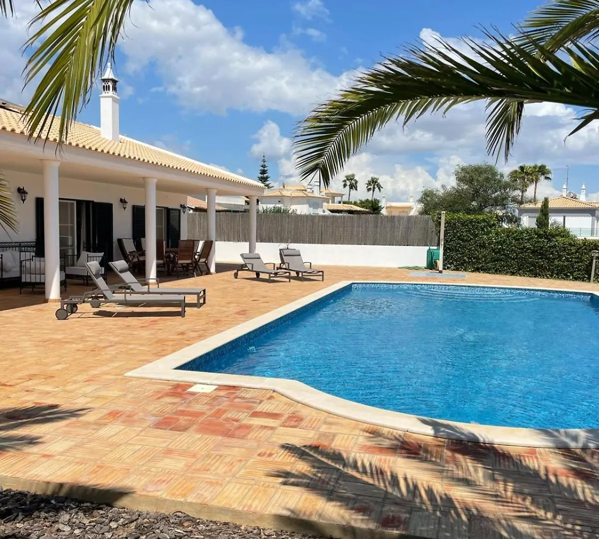 Villa Ben - Private Pool Garden, Sun All Day Albufeira